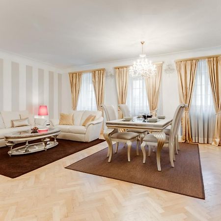 Charles Bridge Royal Apartments - Castle District Prague Exterior photo